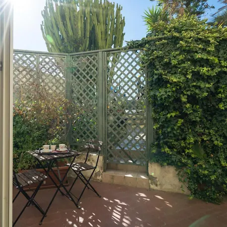 Locazione Turistica Casa Niro Apartmán *
